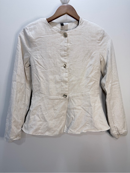 H&M Jackets & Blazers - H&M Cream Peplum Button Blazer Size XS (21x15)